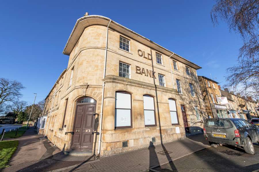 Savills The Old Bank Moreton In Marsh Properties For Sale