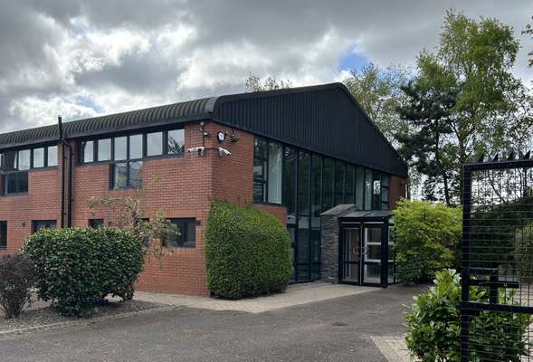 Office to let - Excellent Office & Warehouse Facility (May Sell), 2 Wildflower Way, Belfast