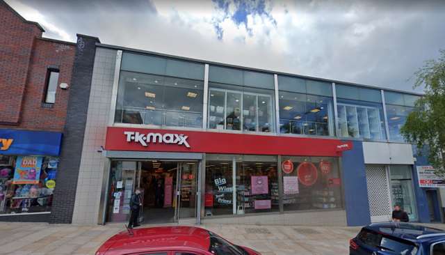 Retail to let - Prominent Retail Unit, 48 Main Street,Bangor