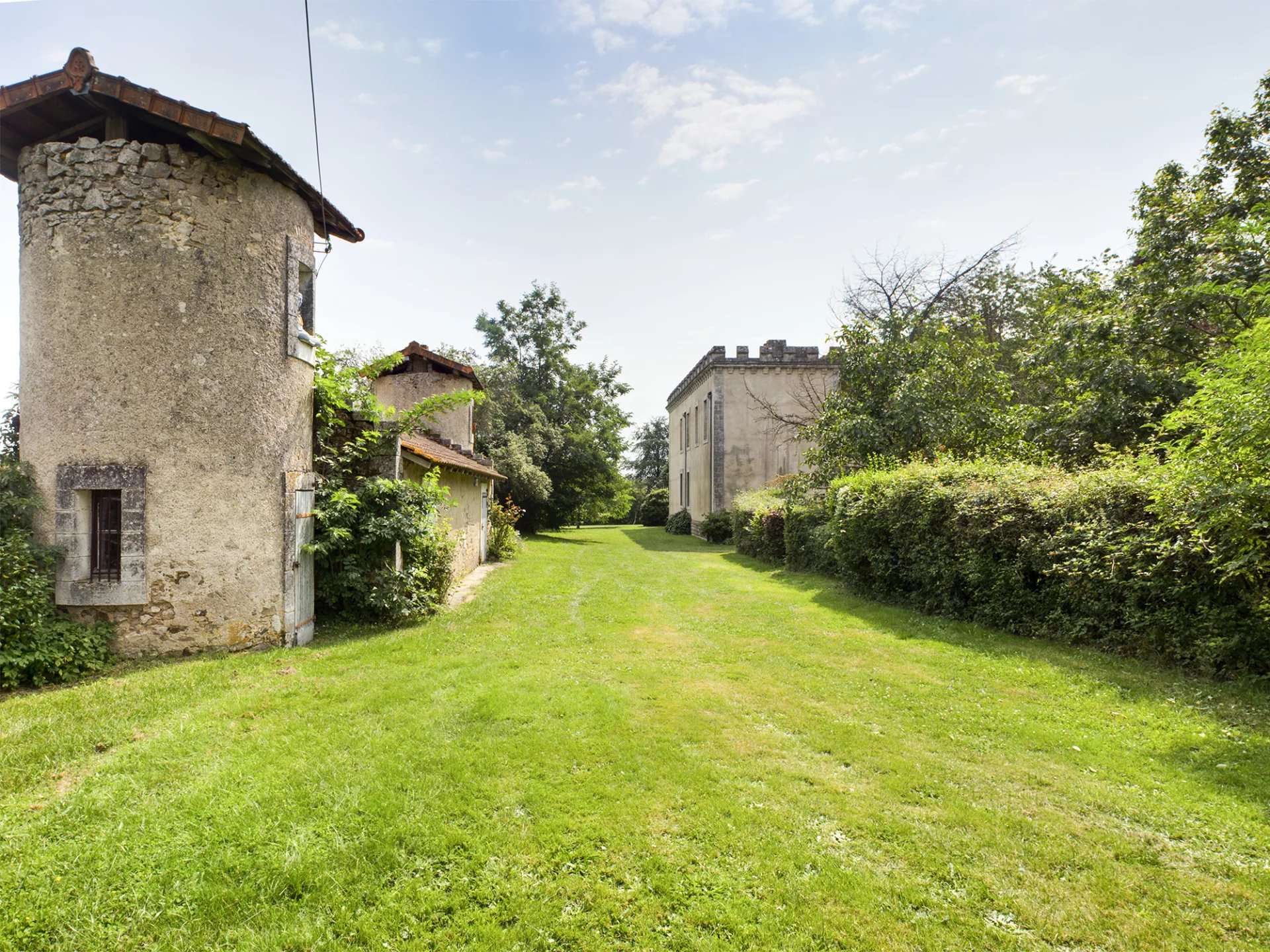 Castle / Chateaux for Sale in Lessac, UK