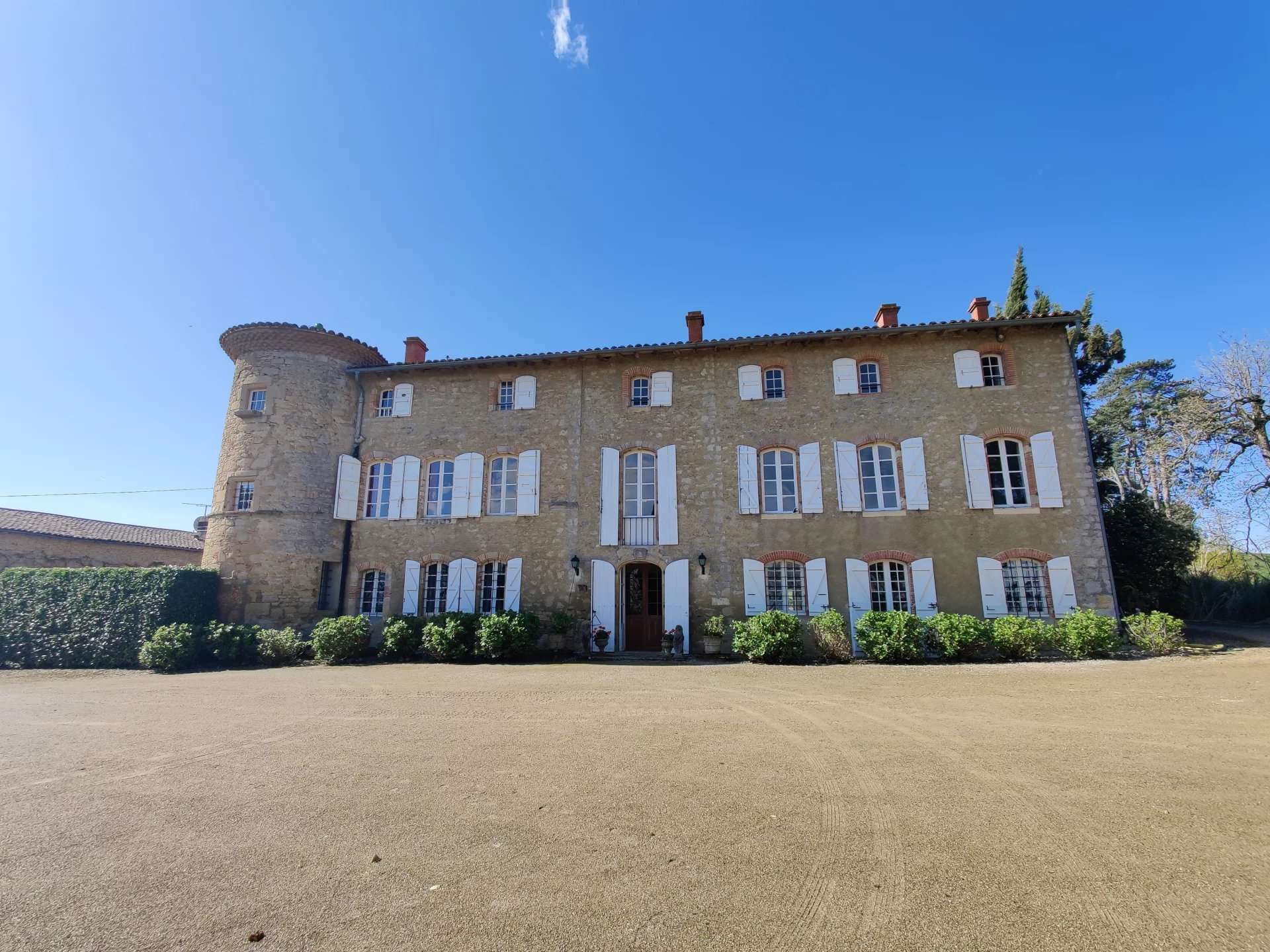 Castle / Chateaux for Sale in Toulouse, GB