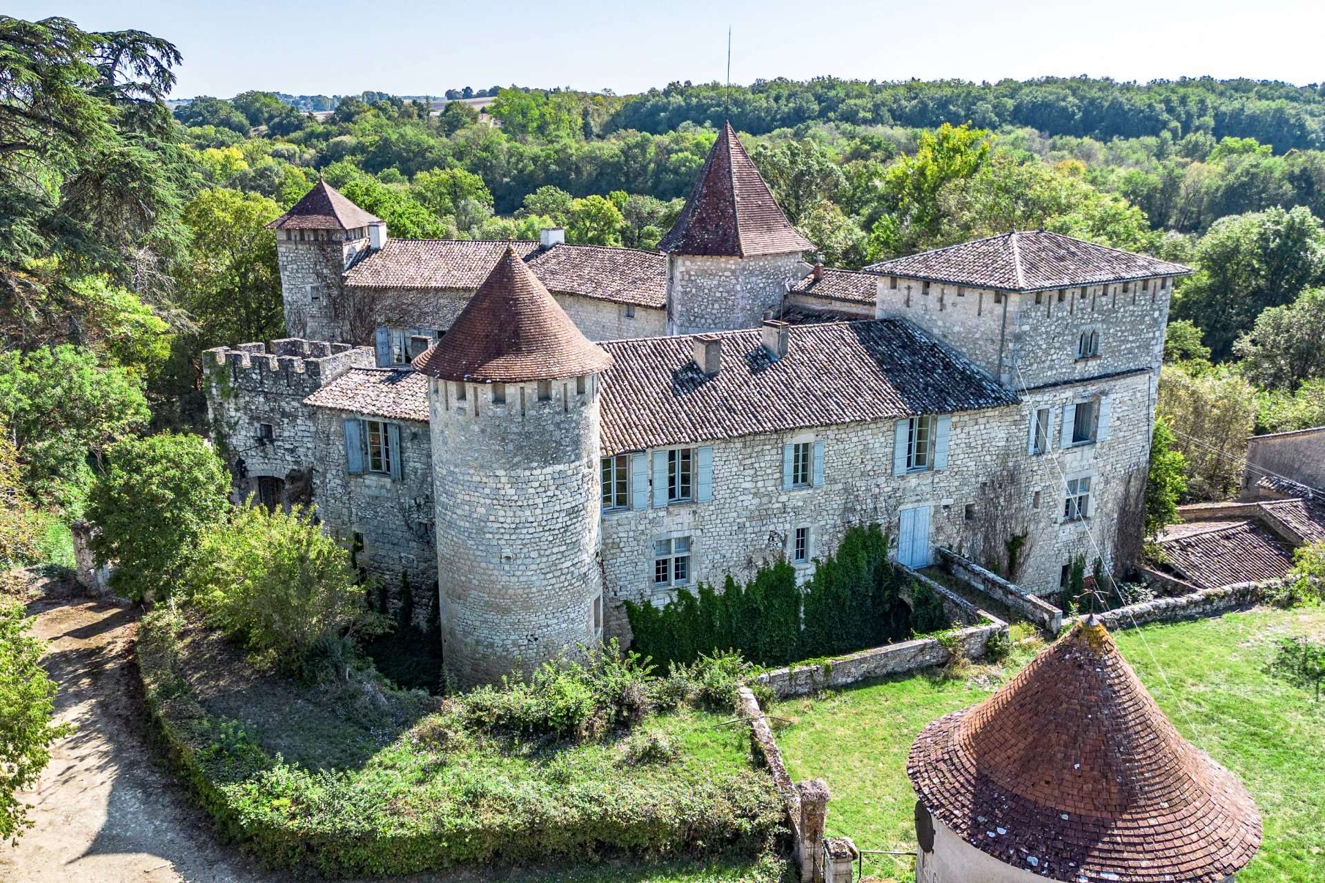 Luxury Property for Sale in Lectoure, UK