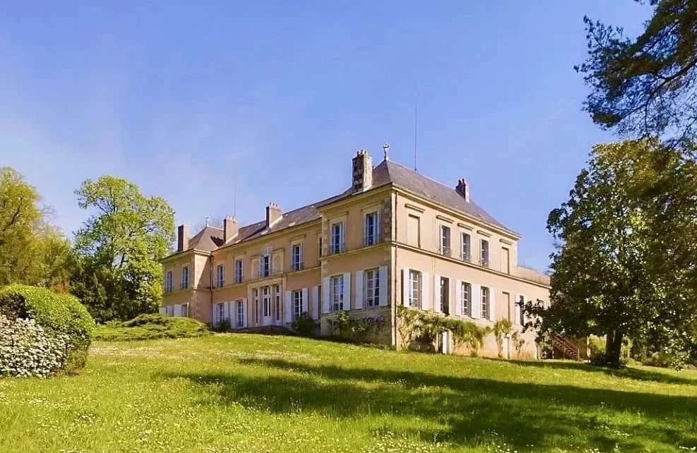 Castle / Chateaux for Sale in Lusignan, GB