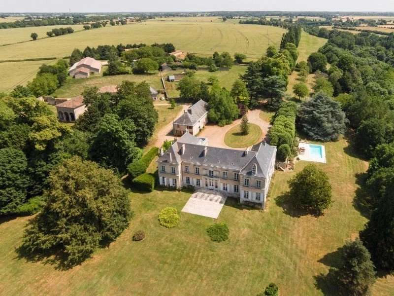 Castle / Chateaux for Sale in Lusignan, GB