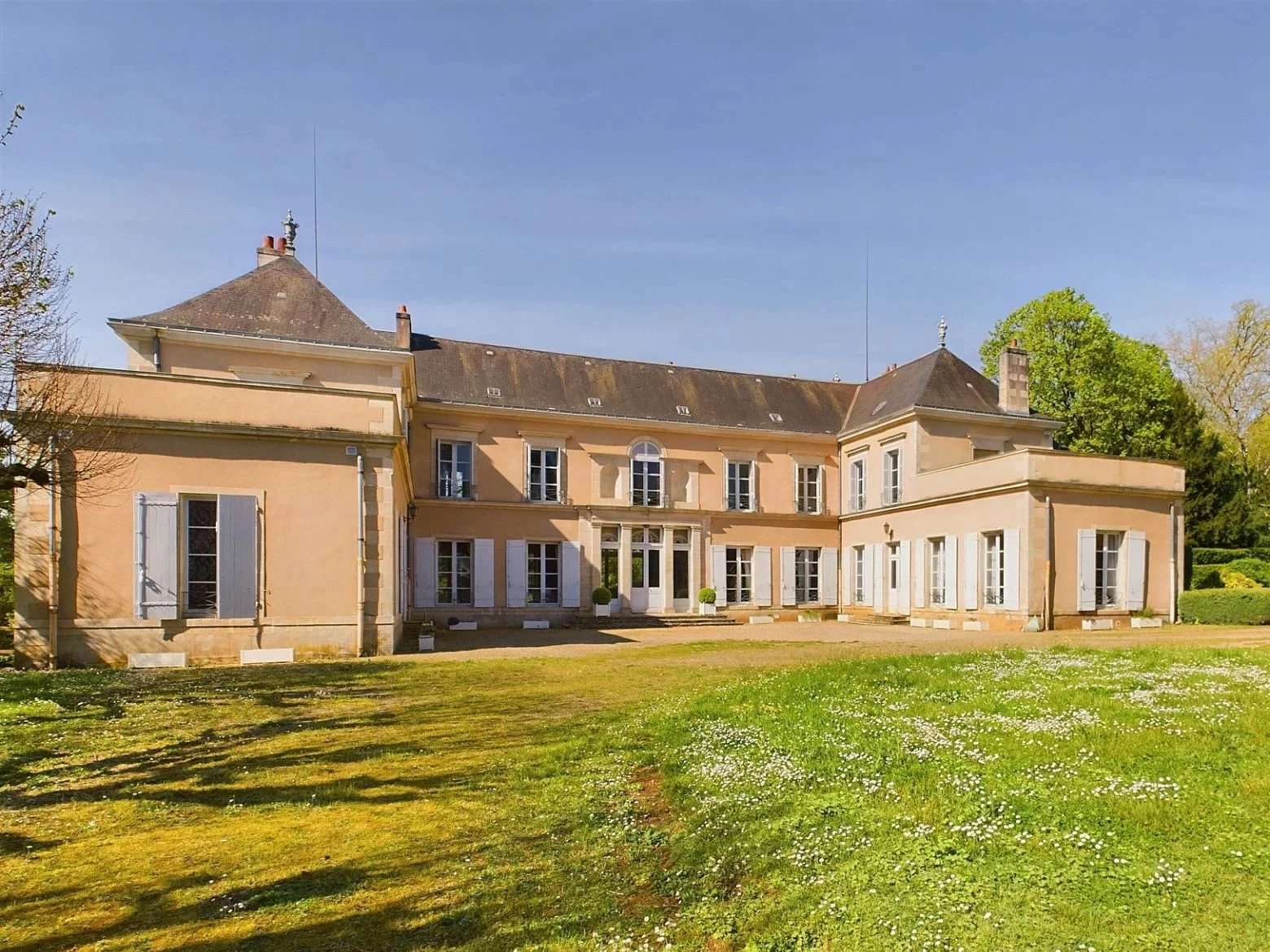 Castle / Chateaux for Sale in Lusignan, GB - 2
