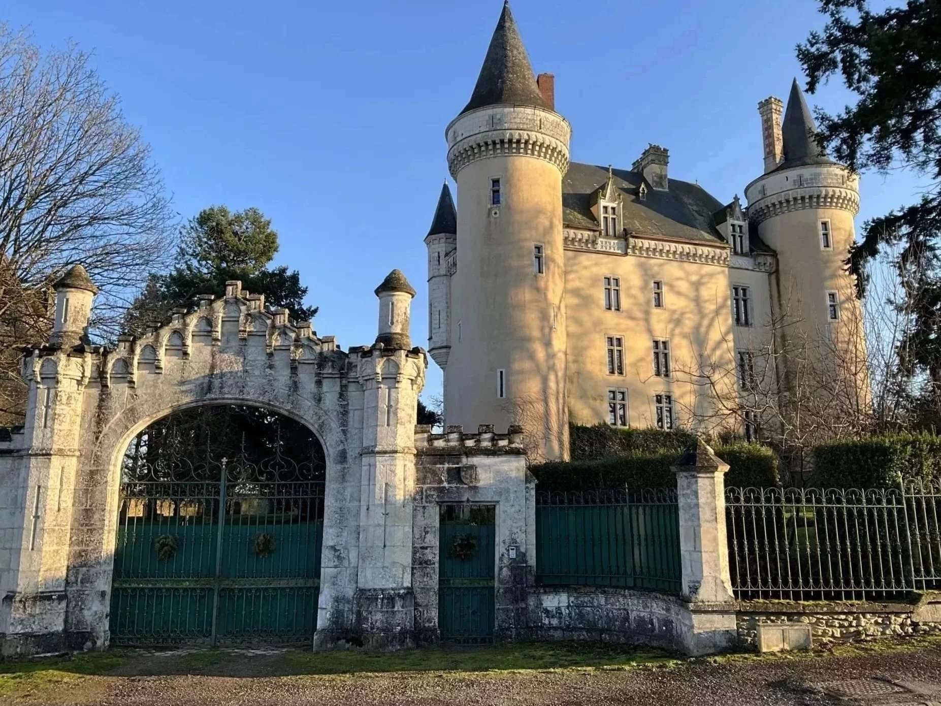 Castle / Chateaux for Sale in La Châtre, GB - 3