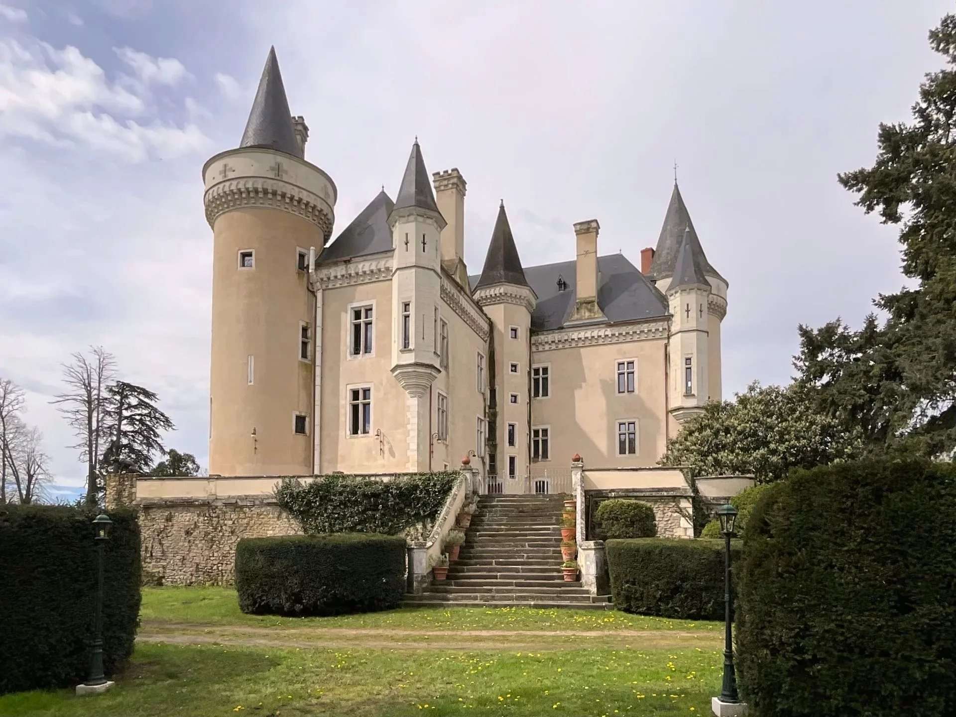 Castle / Chateaux for Sale in La Châtre, GB
