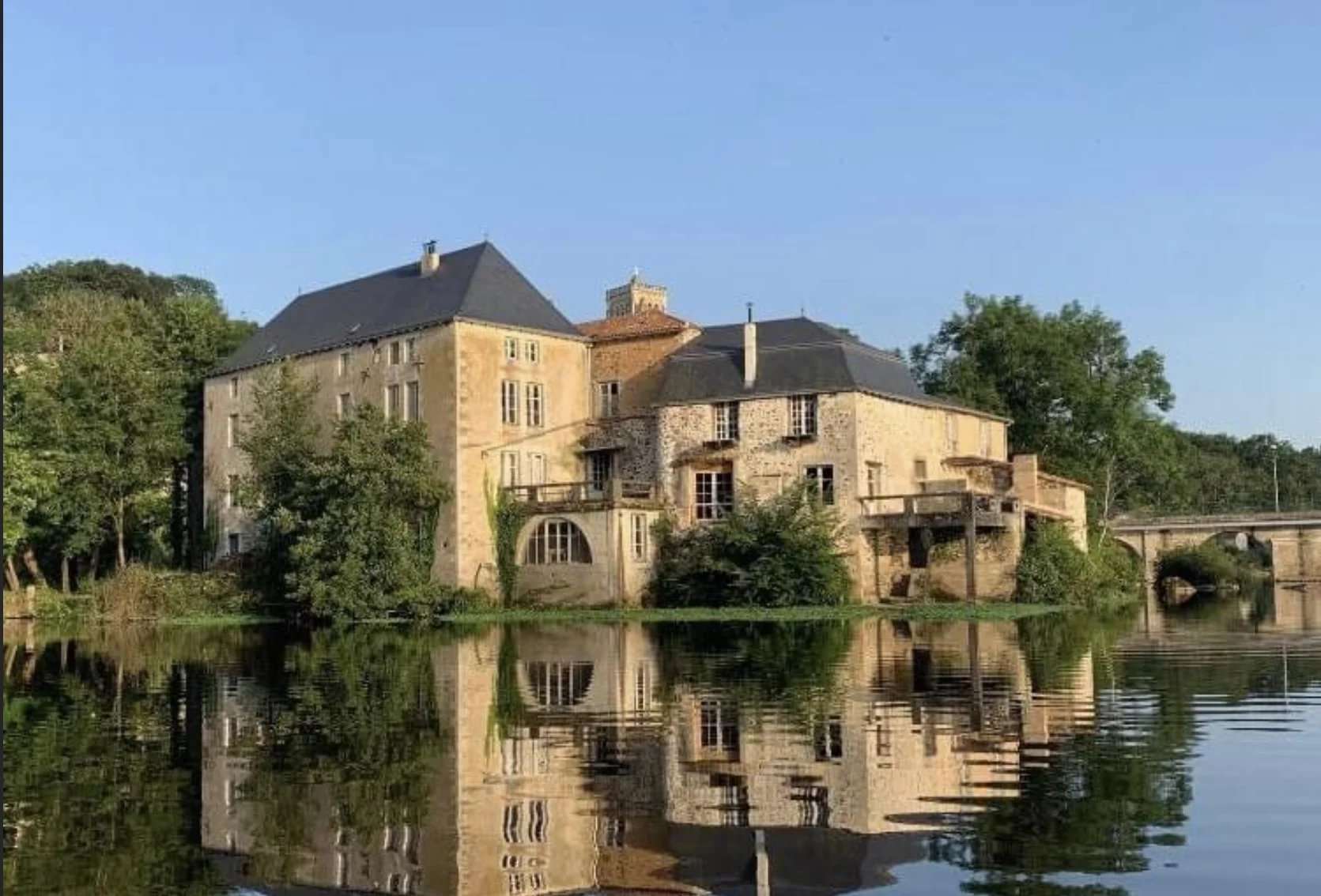 Castle / Chateaux for Sale in L’Isle-Jourdain, GB