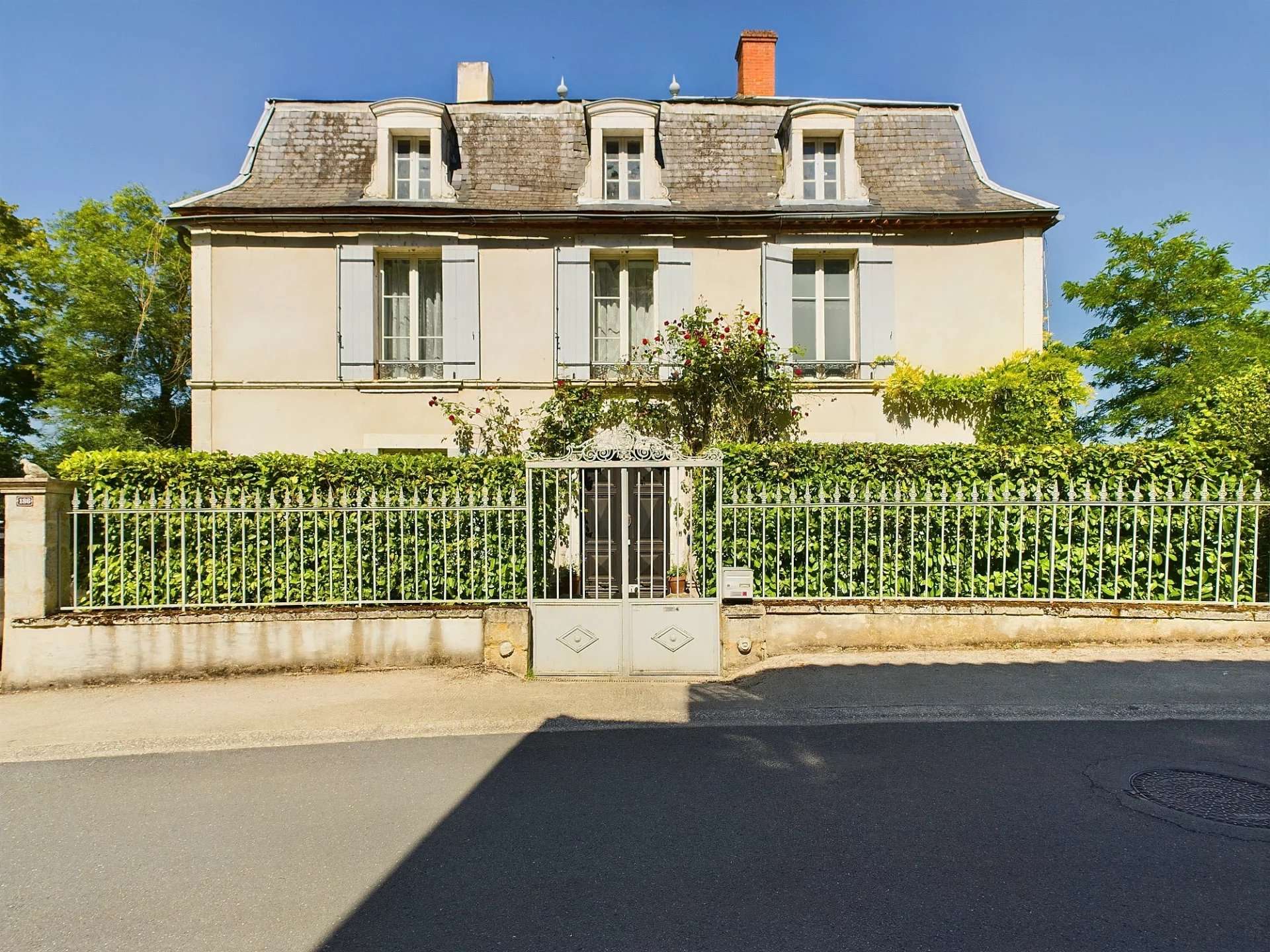 Castle / Chateaux for Sale in Luzech, GB