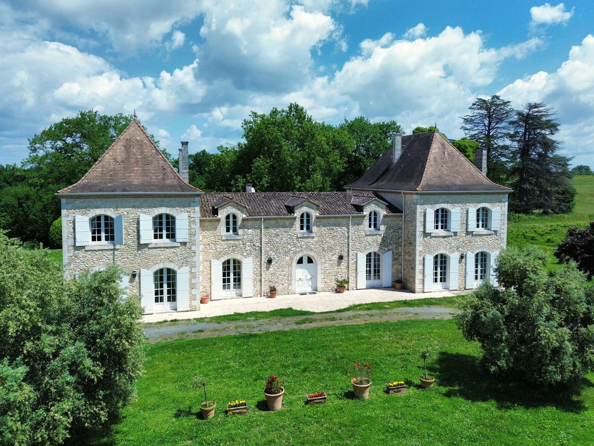 Castle / Chateaux for Sale in Eynesse, UK