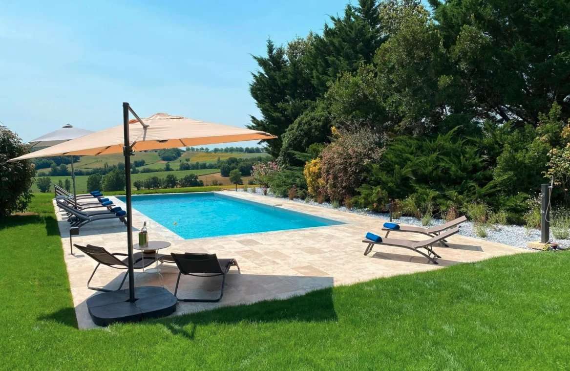 Castle / Chateaux for Sale in Seyches, GB