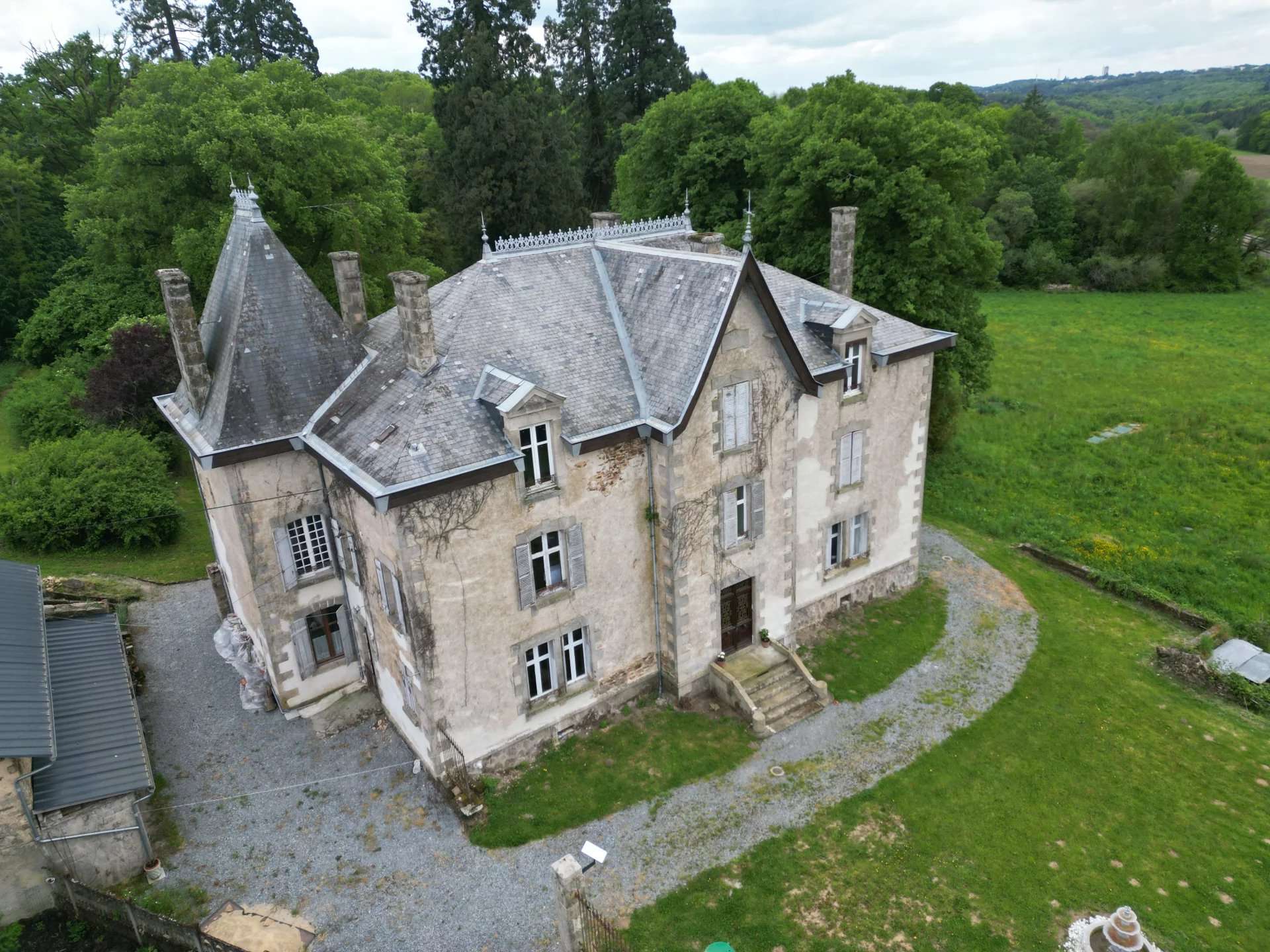 Castle / Chateaux for Sale in Limoges, UK