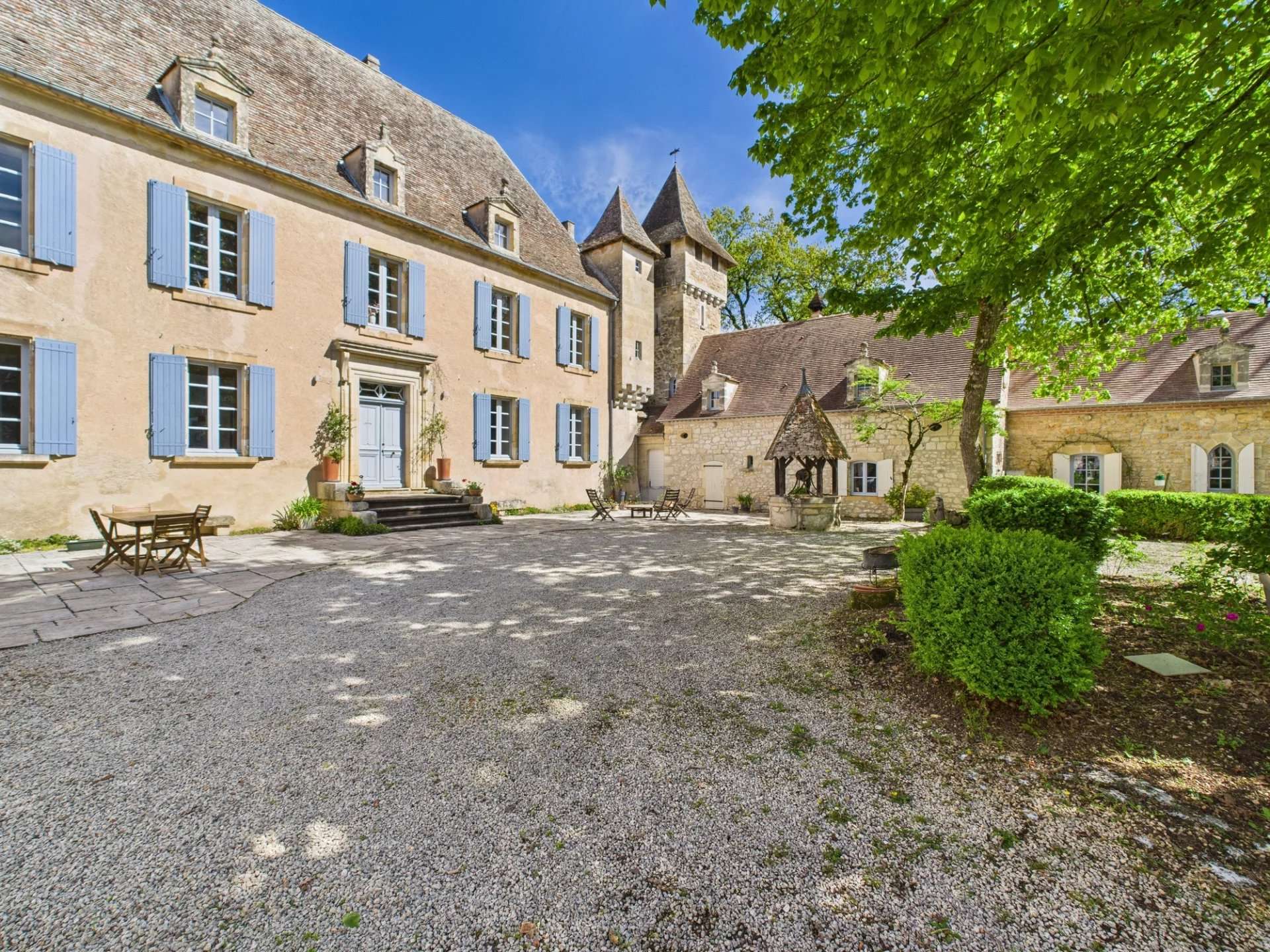 Castle / Chateaux for Sale in Monflanquin, UK