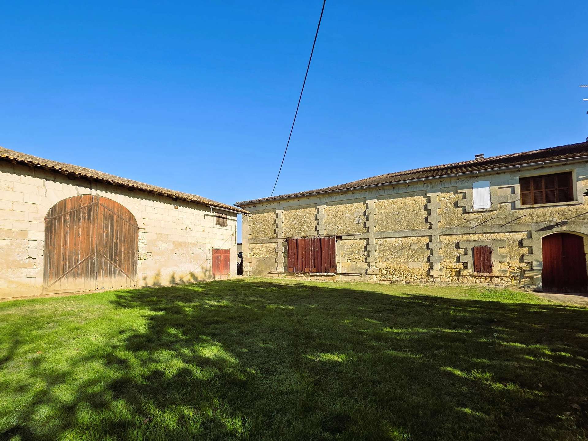 Luxury Property for Sale in Génissac, UK - 3