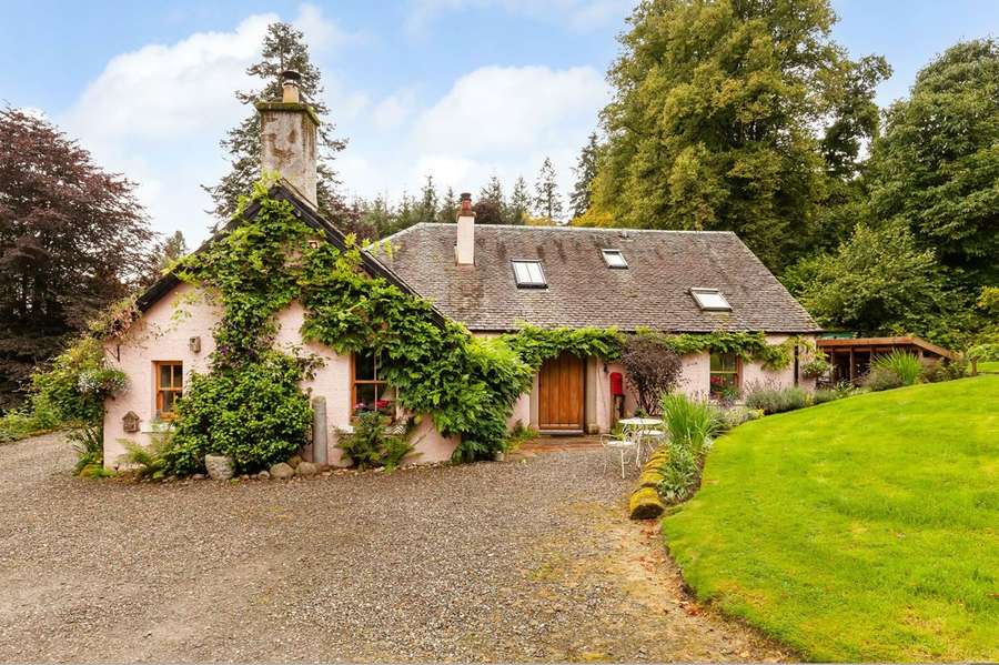 Bridgend and Dreamcatchers Cabins, Station Road, Gartmore, Stirling