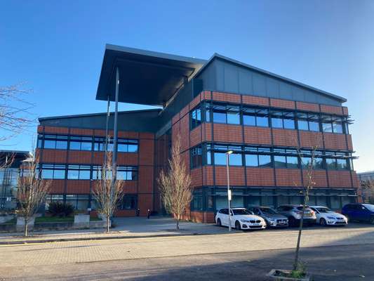 Commercial property to let - 3 Globeside, Globeside Business Park, Marlow, SL7 1HZ
