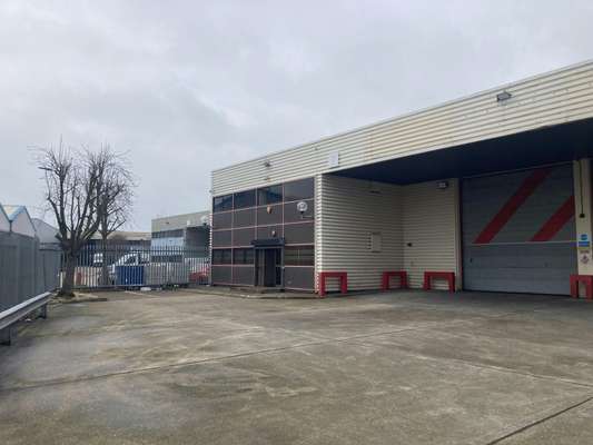 Industrial to let - Unit 7, Perth Trading Estate, Slough, SL1 4XX