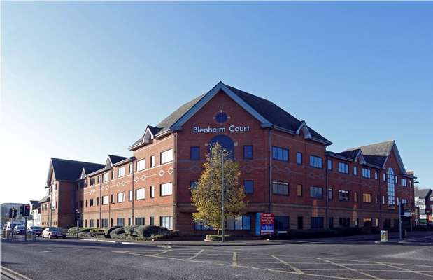 Office to let - Blenheim Court, George Street, Banbury, Oxfordshire, OX16 5BH