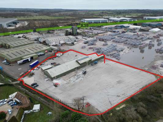 Industrial to let - Yard & Buildings, Lichfield Road, A38, Burton upon Trent, DE14 3HD