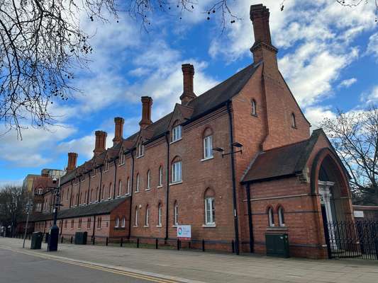 Serviced office to let - Peterscourt, City Road, Peterborough, PE1 1SA