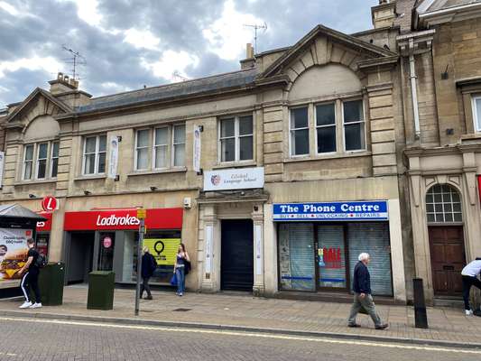 Office to let - First Floor Offices, 12-14 Broadway, Peterborough, PE1 1RS