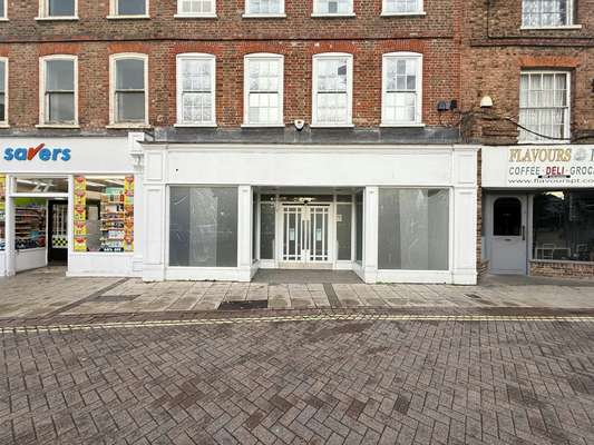 Retail to let - 28 Market Place, Wisbech, PE13 1DQ