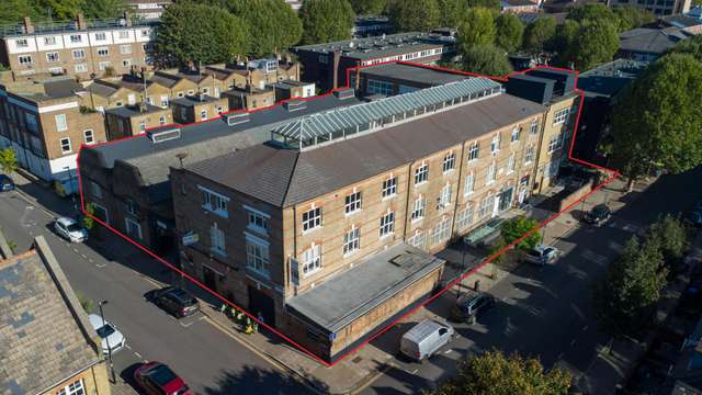 Office to let - Arc Studios, 9-15 Elthorne Road, London, N19 4AJ