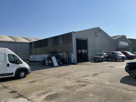 Industrial to let - Unit 12, Blackwater Trading Estate, The Causeway, Maldon, CM9 4GG