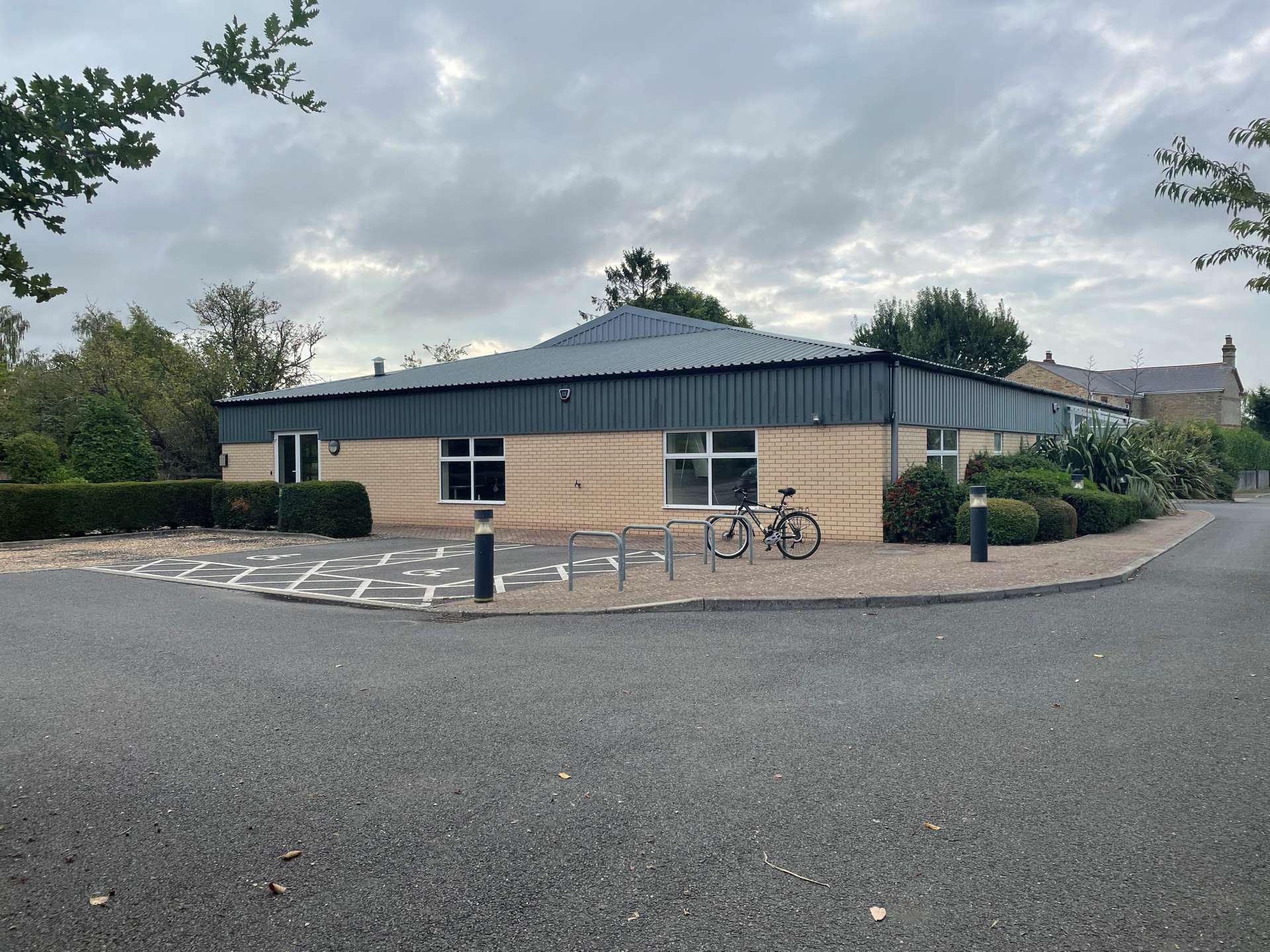 Unit 2, Barton Court, Comberton, Cambridge, CB23 7BU Eigentum zum