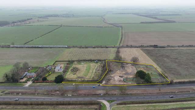 Industrial to let - Royston Drive Thru, Baldock Road, Hertfordshire, Royston, SG8 9NN