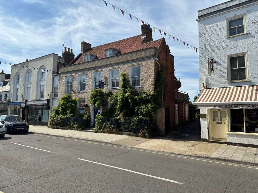 Lymington Conservative Club, Wistaria House, 32 St. Thomas Street
