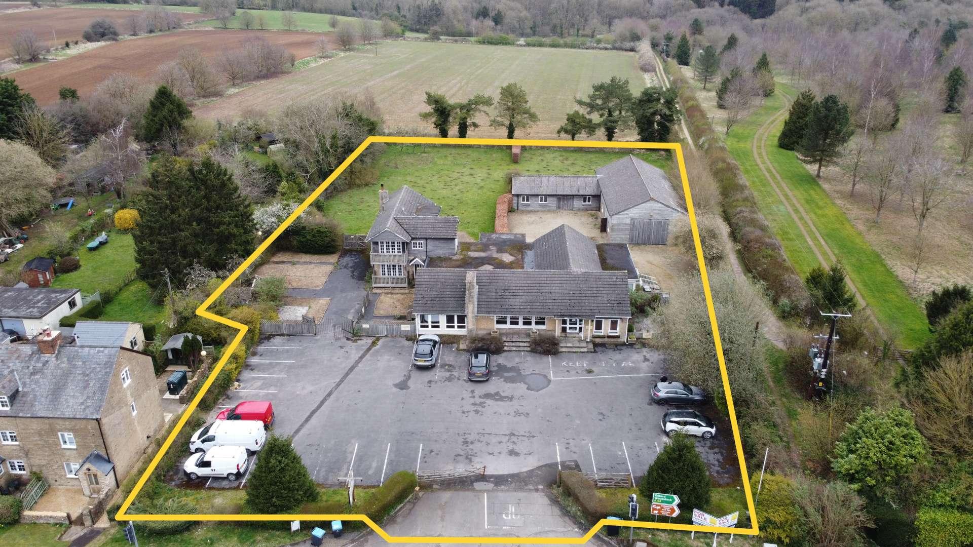 Quiet Woman Antiques & Land, Chipping Norton, OX7 5QH