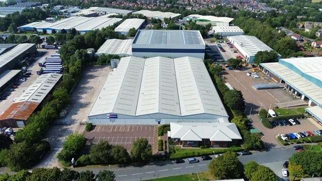 Industrial to let - Unit 336, Four Oaks Road, Walton Summit Centre, Preston, PR5 8AP