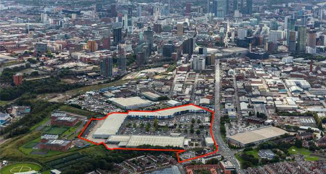 Retail to let - Manchester Fort Shopping Park, Manchester, M8 8EP
