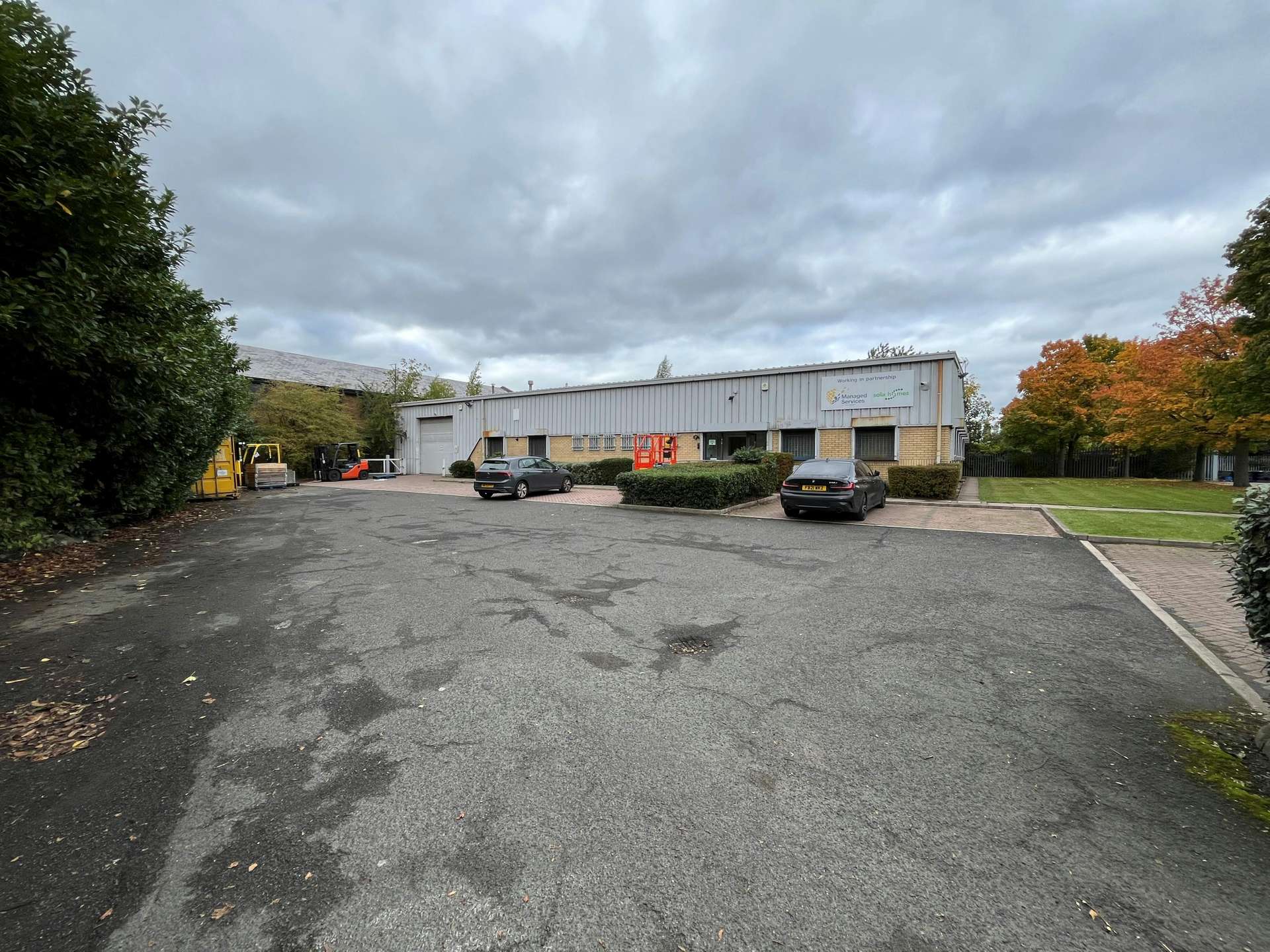 Industrial to let - Boston Court, Salford, M50 2GN