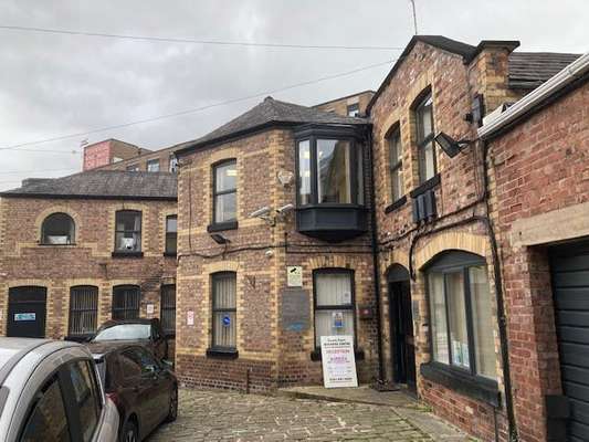 Office to let - Downs Chambers, Downs Court, Altrincham, WA14 2QD