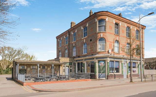 Leisure for sale - Halfway Hotel, 490 Hessle Road, Hull, HU3 5AA