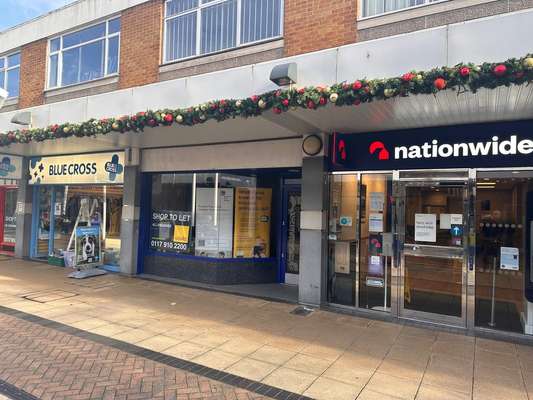 Retail to let - 12 North Walk, Yate Shopping Centre, Yate, BS37 4AP