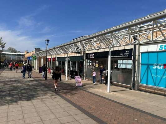 Retail to let - Yate Shopping Centre, 20 West Walk, Yate, BS37 4AX