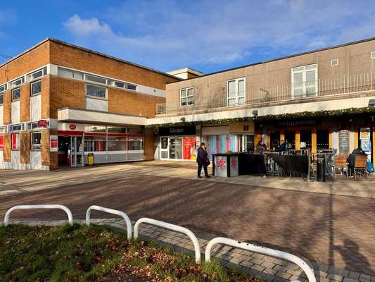 Retail to let - 7 South Parade, Yate Shopping Centre, Yate, BS37 4BB