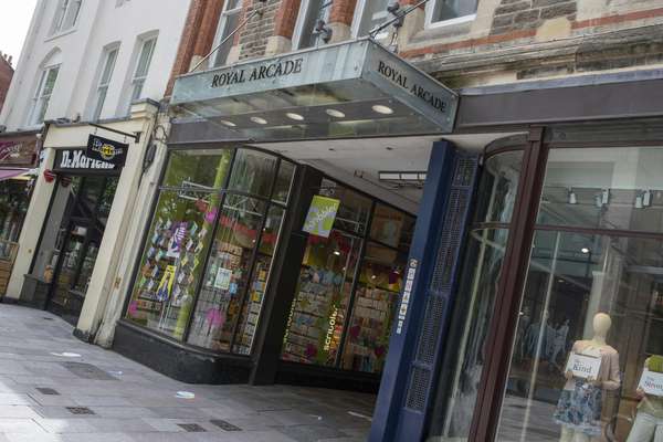 Retail to let - 21 Royal Arcade, Cardiff, CF10 1AE