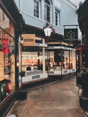 Retail to let - 26 Morgan Arcade, Cardiff, CF10 1AF