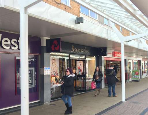 Retail to let - 7 North Walk, Yate Shopping Centre, 43 North Walk, Yate, BS37 4AP