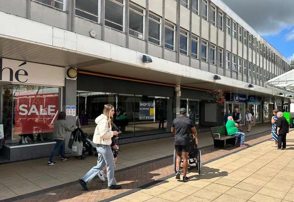 Retail to let - YATE SHOPPING CENTRE, 7-9 West Walk, Yate, BS37 4AP