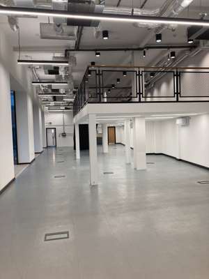 Office to let - The Hub, Embankment West Tower, 101 Cathedral Approach, Salford, M3 7FB
