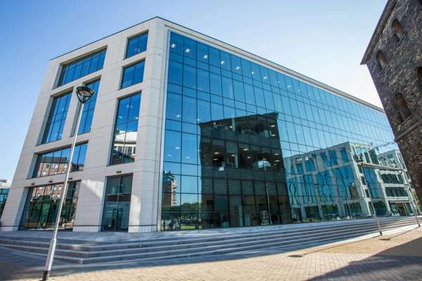 Office to let - 10, Wellington Place, Leeds, LS1 4AP