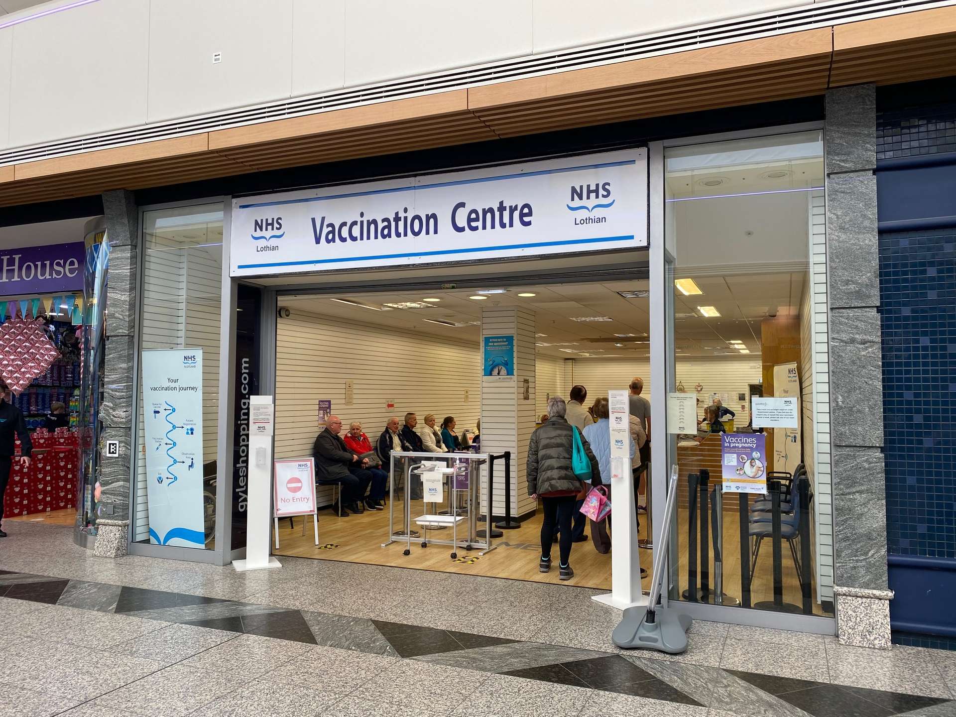 Retail to let - Unit 33, Gyle Shopping Centre, Gyle Avenue, Edinburgh, EH12 9JY
