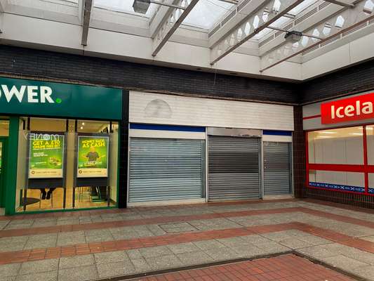 Retail to let - 33 Sylvania Way South, Clyde Shopping Centre, Clydebank, G81 2UA