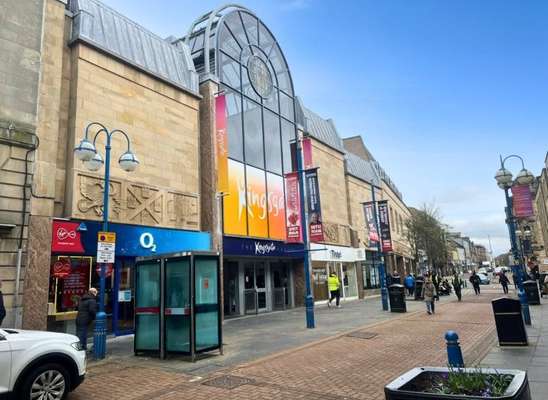 Retail to let - Kingsgate Shopping Centre, James Street, Dunfermline, KY12 7QU