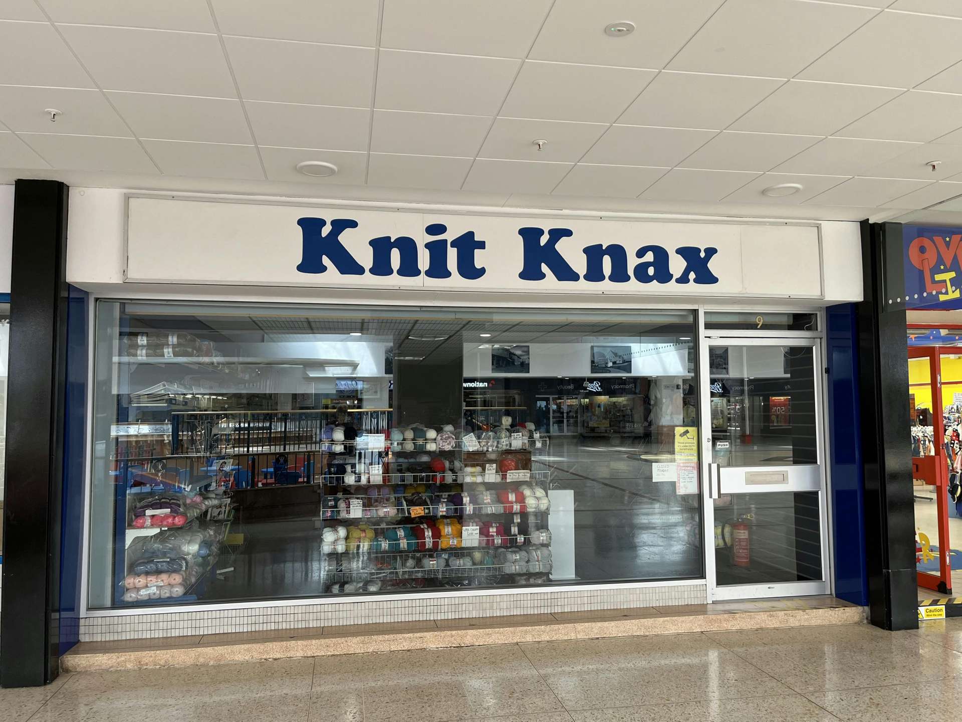 Retail to let - Kingdom Shopping Centre, 9 Lyon Square, Glenrothes, KY7 5NR